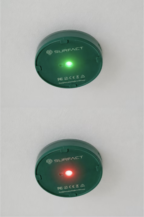 Emma Smart Tracker showing a green pass light and a red deviation light